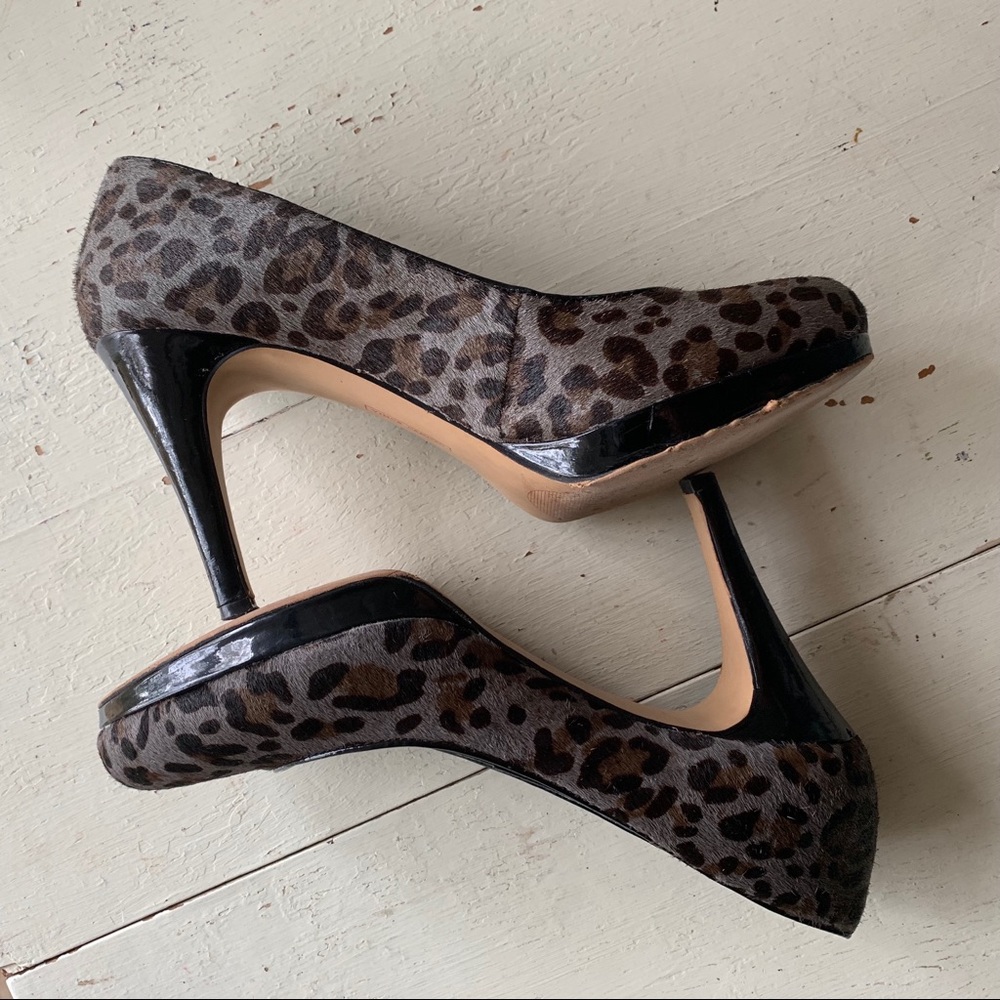 Vince Camuto :: grey leopard calf hair pumps